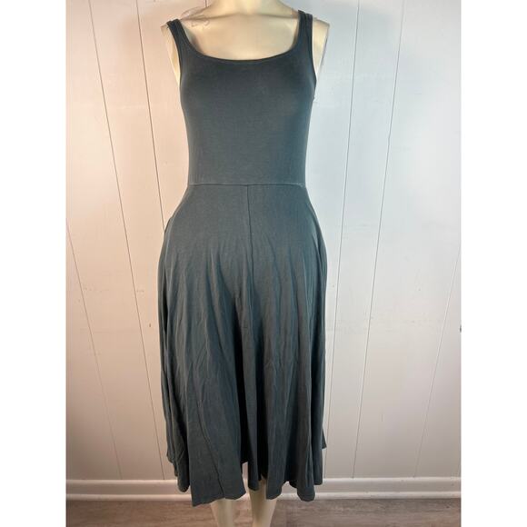 Quince Tencel Jersey Fit & Flare Dress in Dark Olive. Size S - Picture 4 of 8